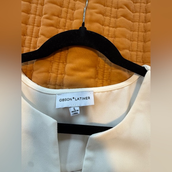 Gibson Latimer Cream Sleeveless Blouse - Picture 4 of 5